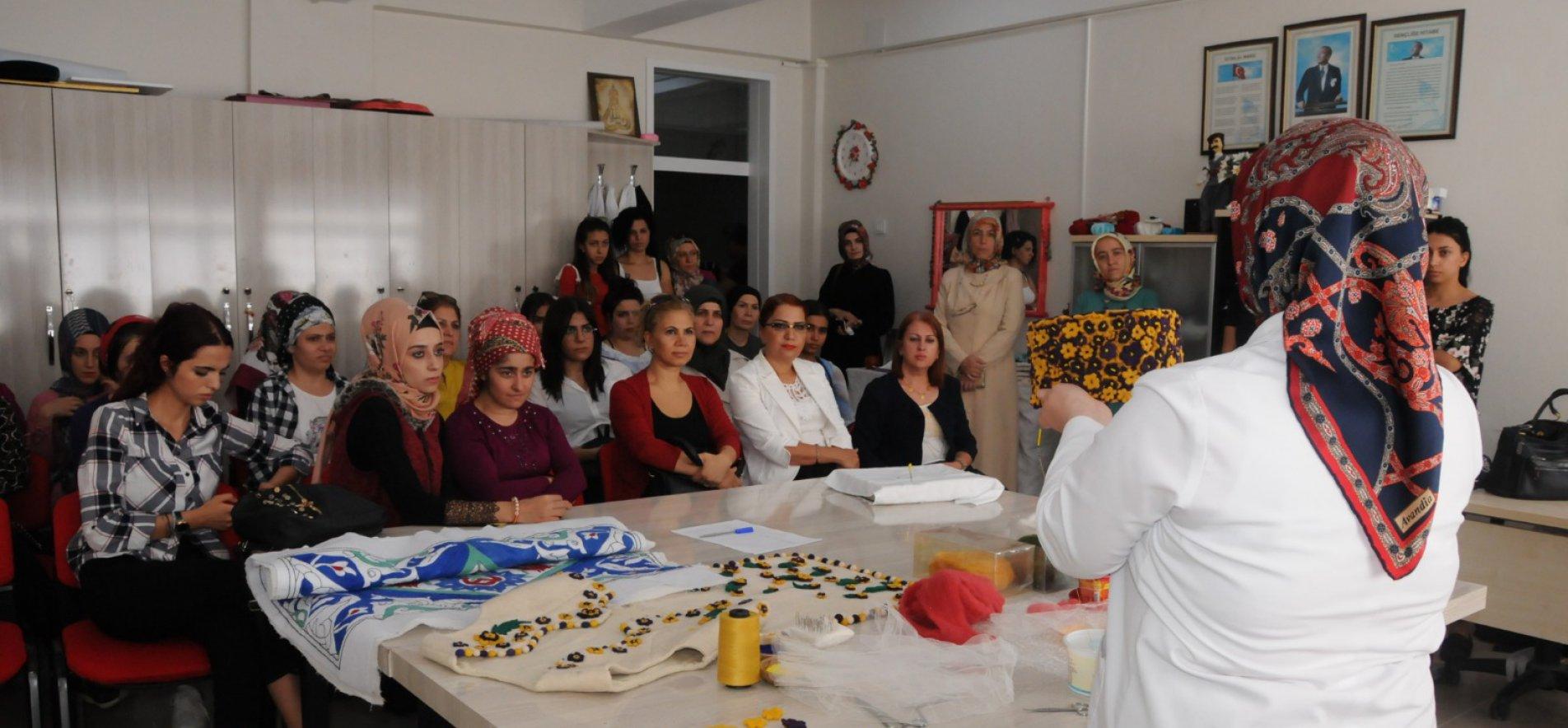 HALK EĞİTİMİ MERKEZLERİ, 73 FARKLI ALANDA KURSLARLA VATANDAŞLARIMIZI BEKLİYOR